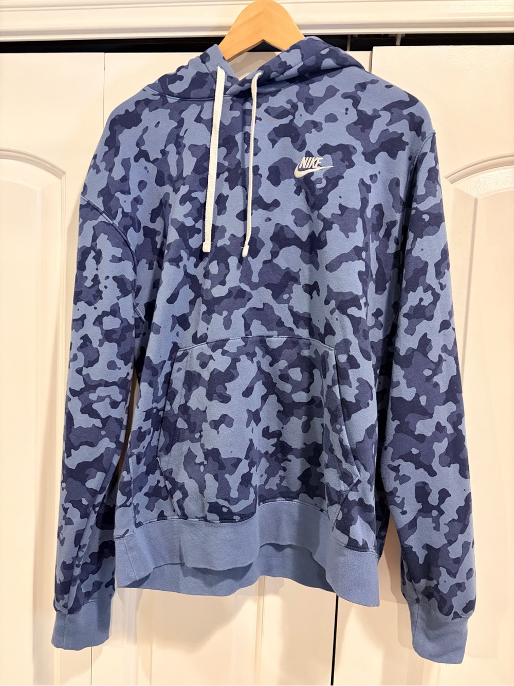 Nike Men's Navy & Light Blue Camo Pullover Hoodie